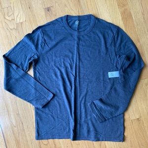 GAP Men’s Long Sleeve Tee